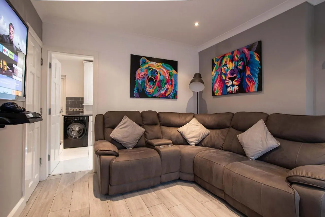 Refurbished Home, 8 Mins To Cc Belfast